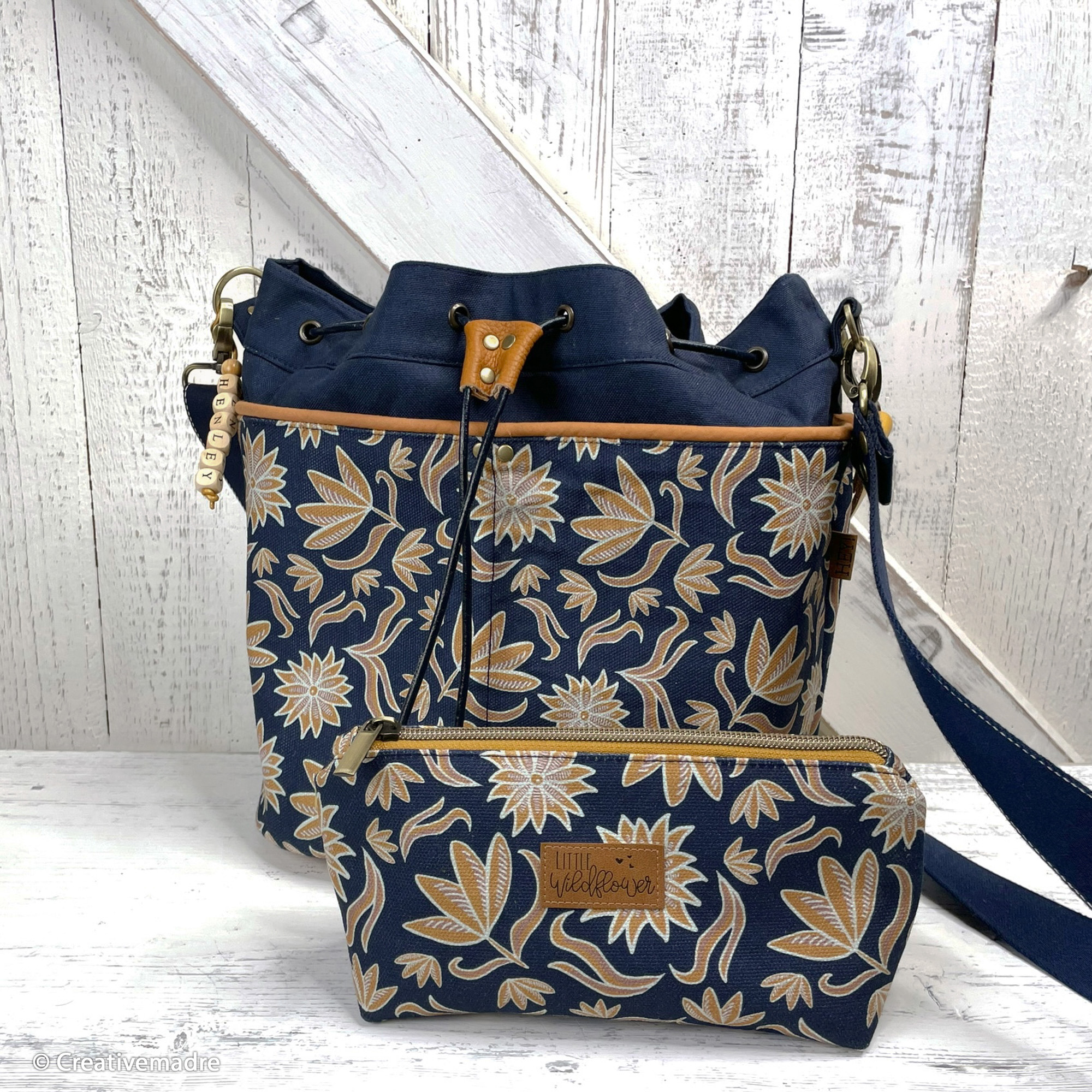 Baumwollcanvas • Retro Flowers • blau