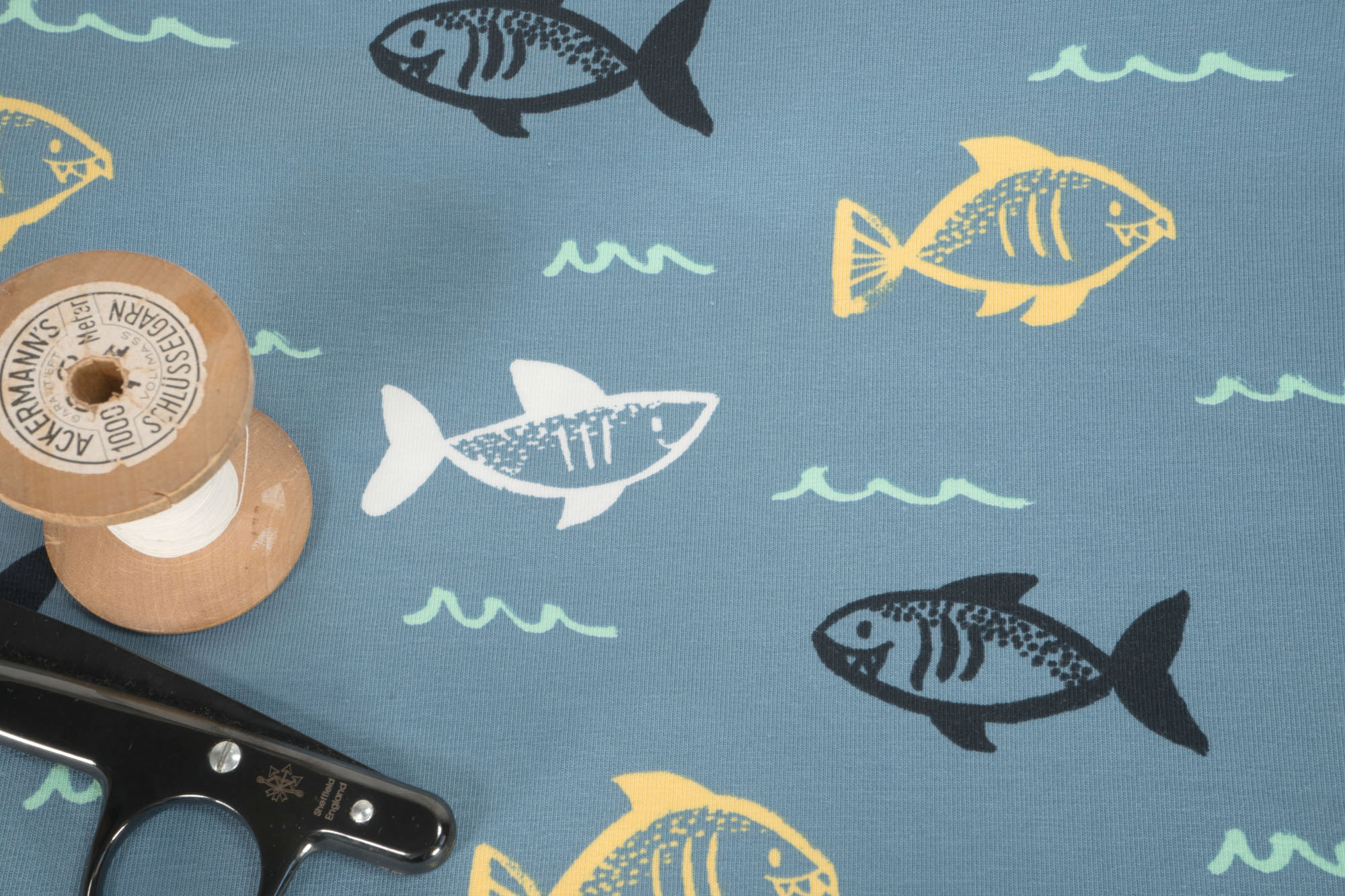 Baumwolljersey • Shark Attack • hellblau