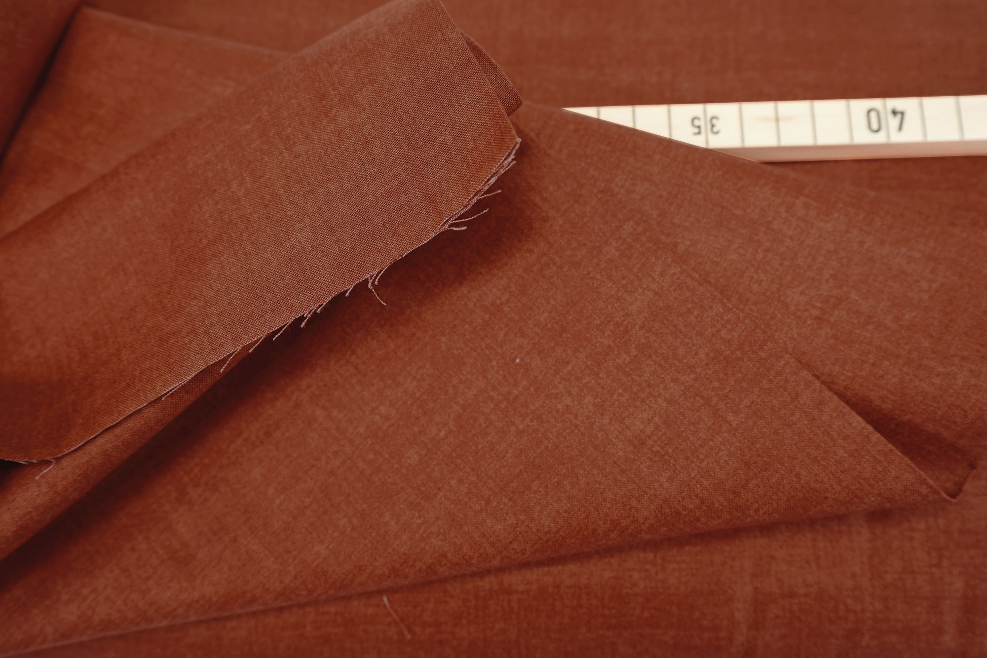 makower • Linen Texture • Rust 1473/V27