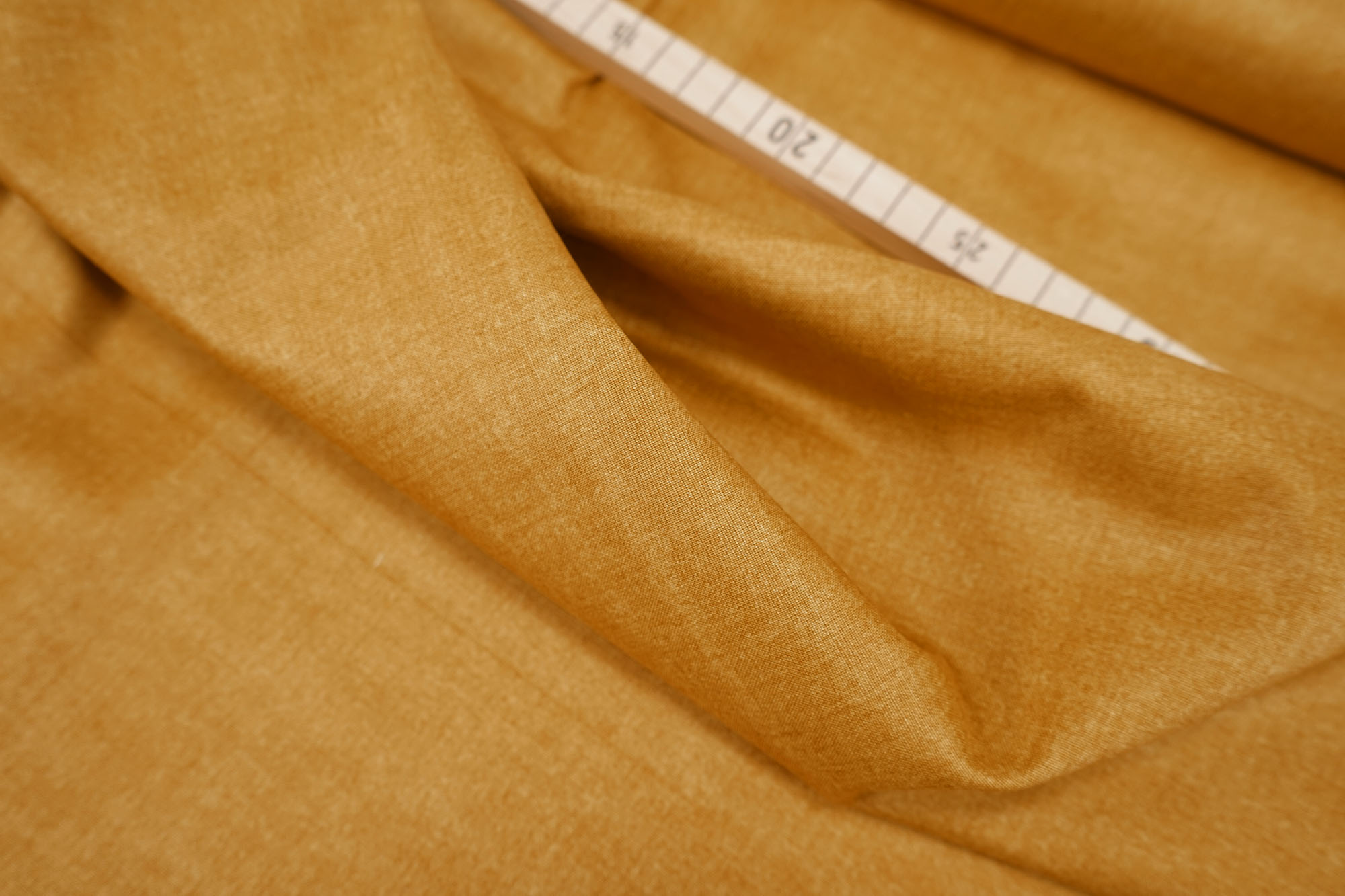 makower • Linen Texture • Goldfinch 1473/Y26