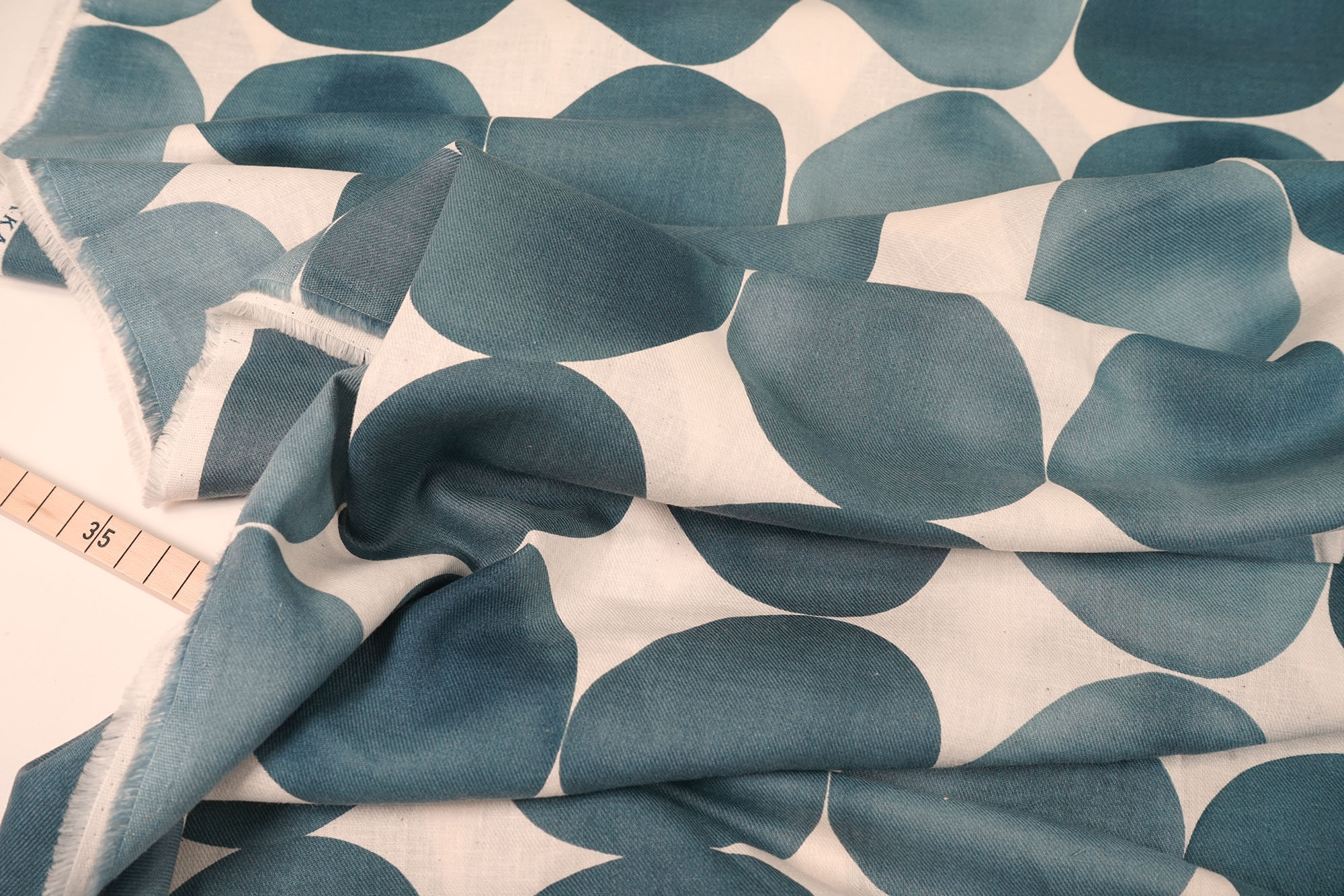KOKKA • Big Blue Dots • Baumwoll-Leinentwill