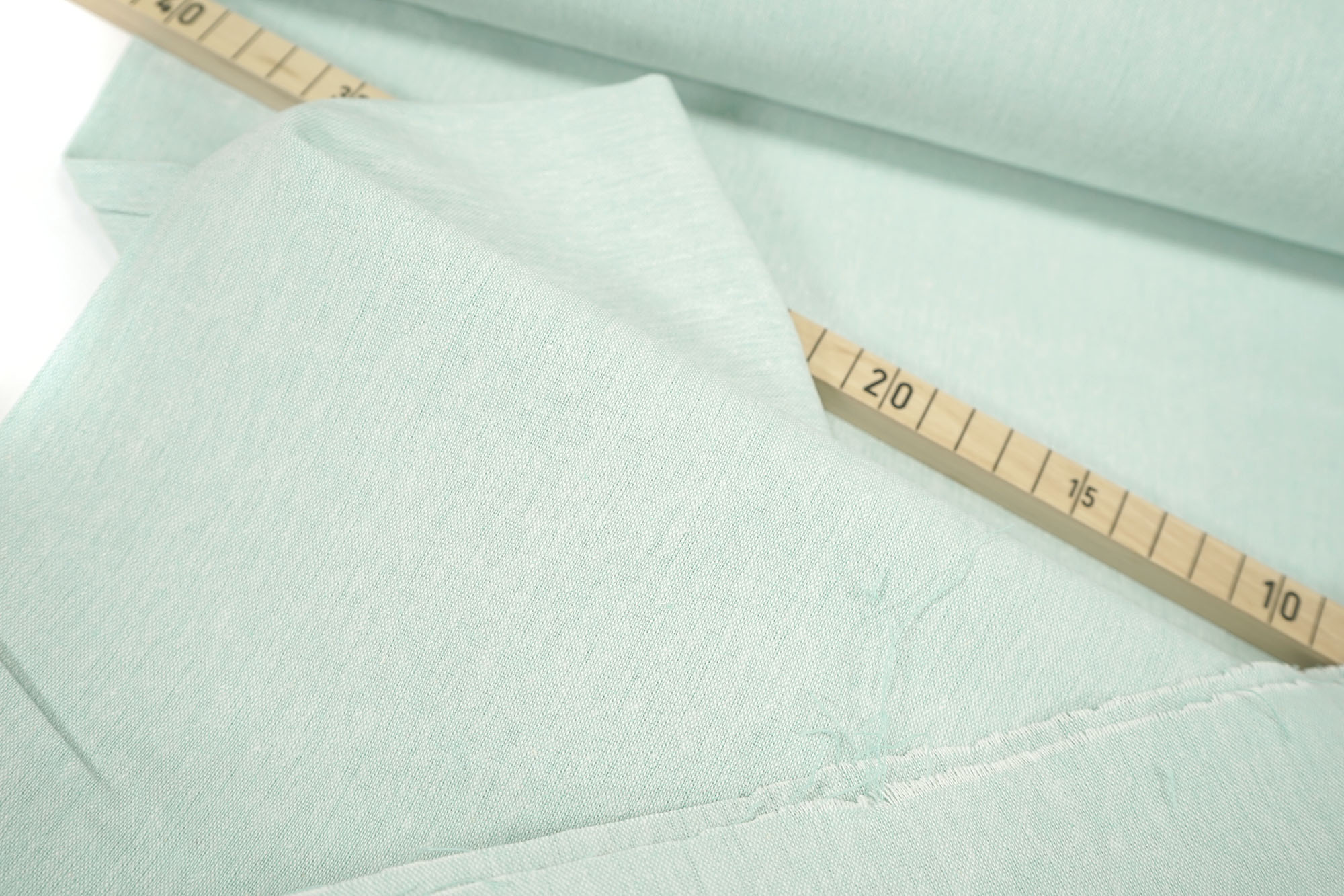 Robert Kaufman • Essex Yarn Dyed Linen • aqua
