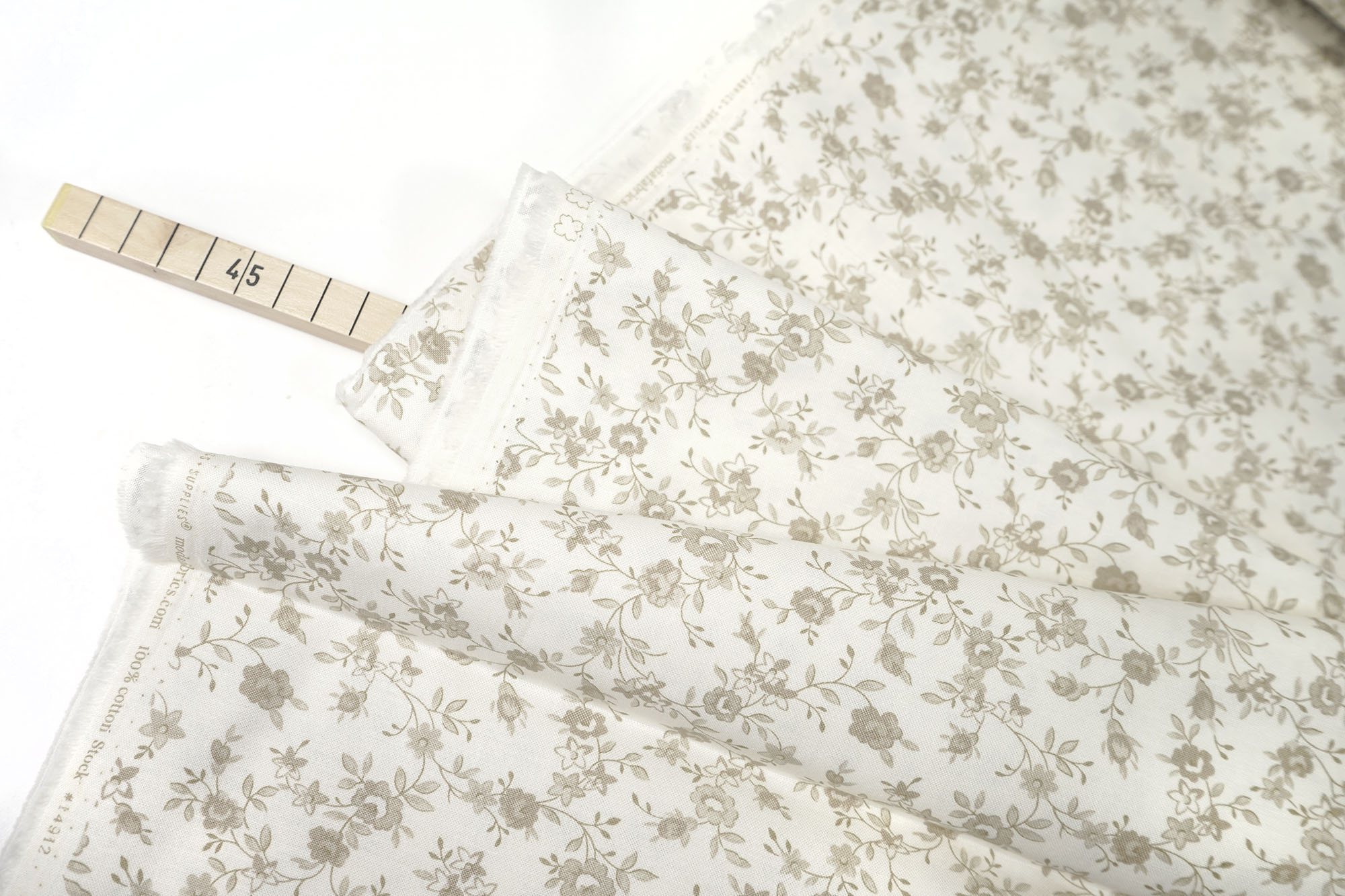 Moda • Roselyn Flower Vine Ivory • Flowers • Minick & Simpson