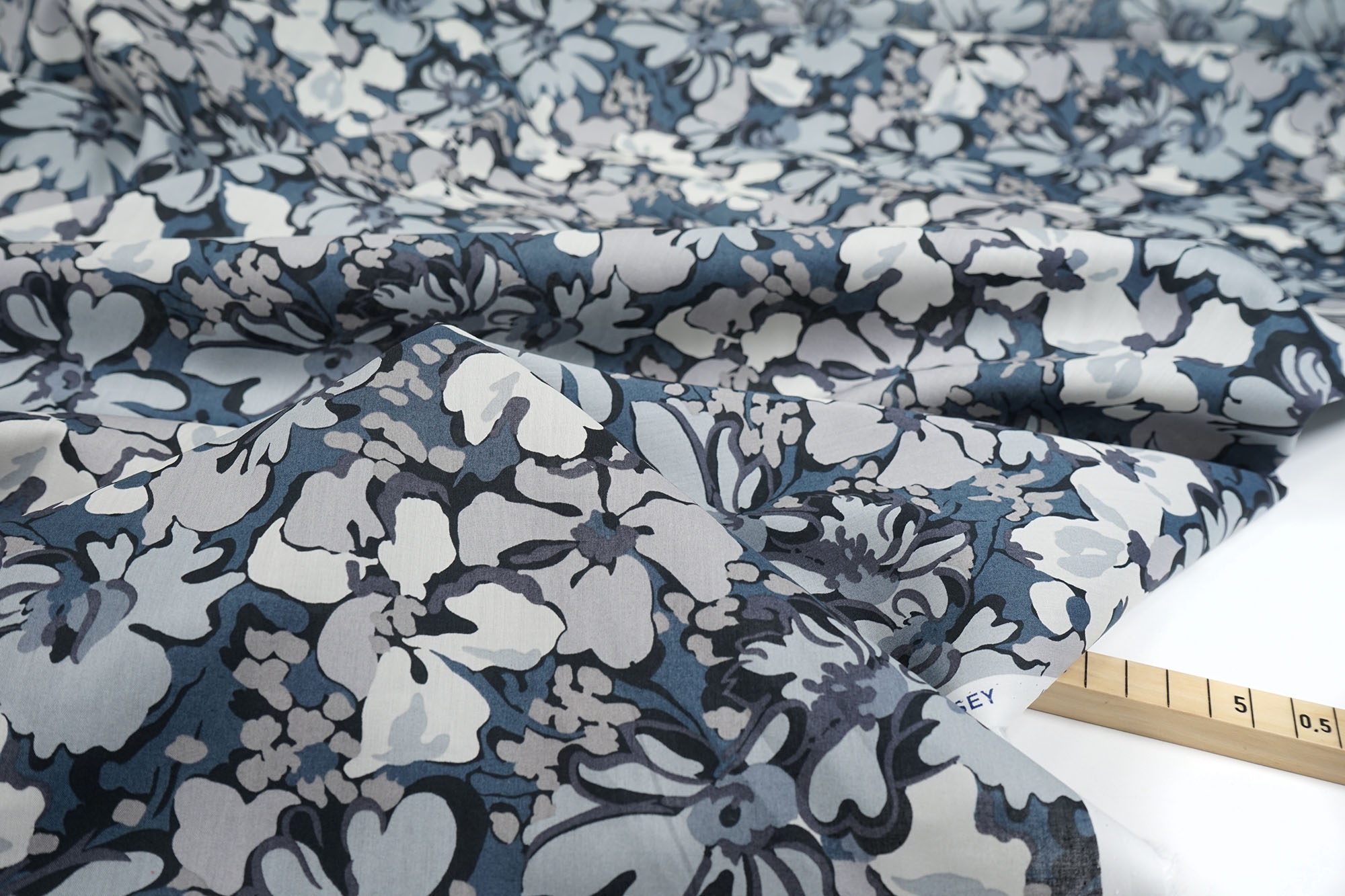 Liberty Fabrics • Alison Lewis • Tana Lawn™ Cotton