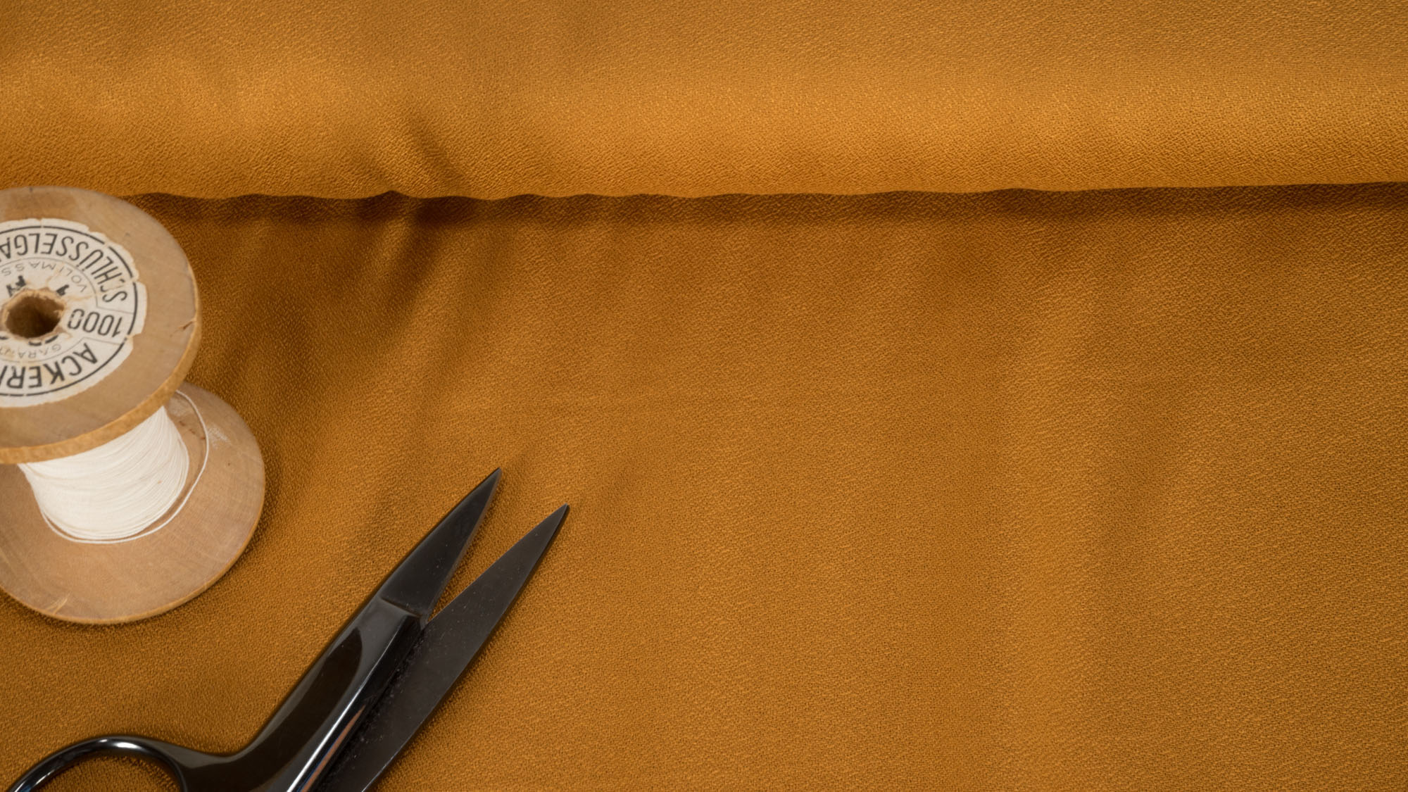 Viskosekrepp • Crêpe Ochre • EcoVero™ • Atelier Brunette