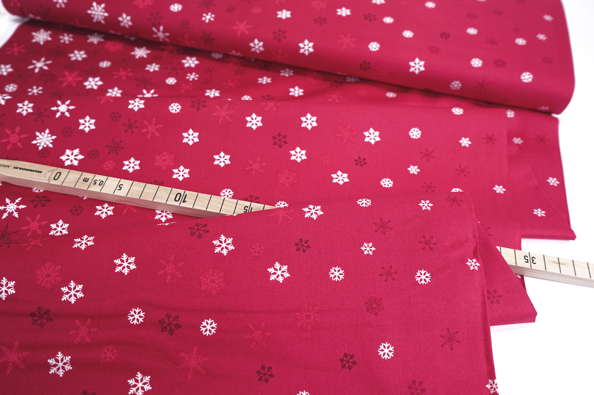 makower • Christmas 21 Scandi • Snowflake Ombre border red