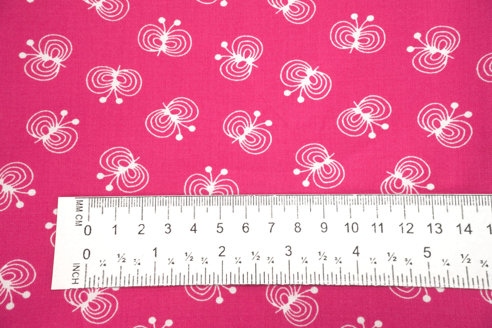 Baumwollstoff Schmetterlinge weiß auf pink