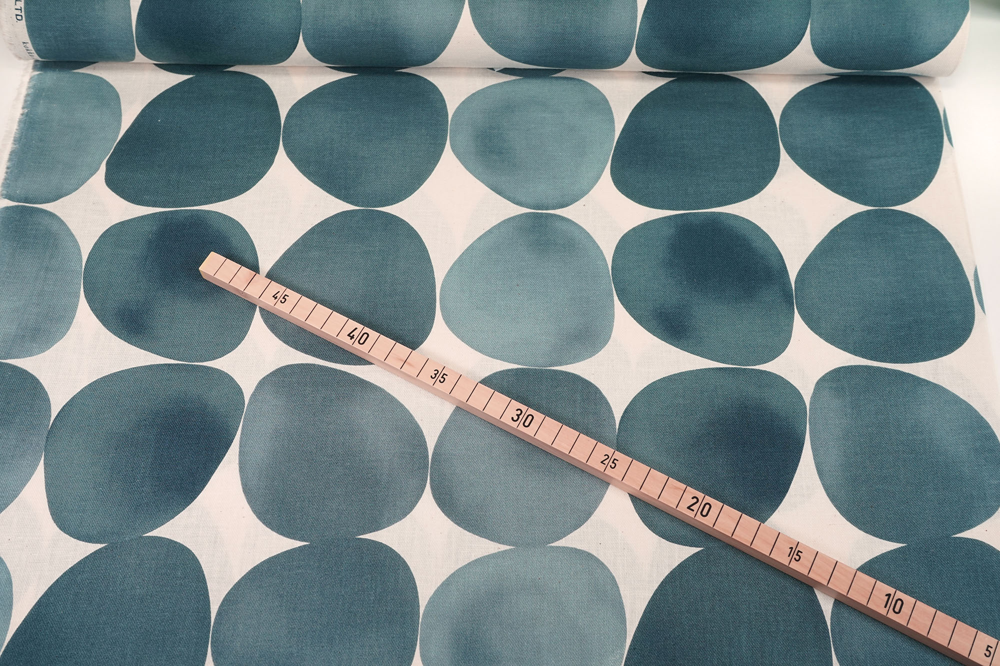 KOKKA • Big Blue Dots • Baumwoll-Leinentwill