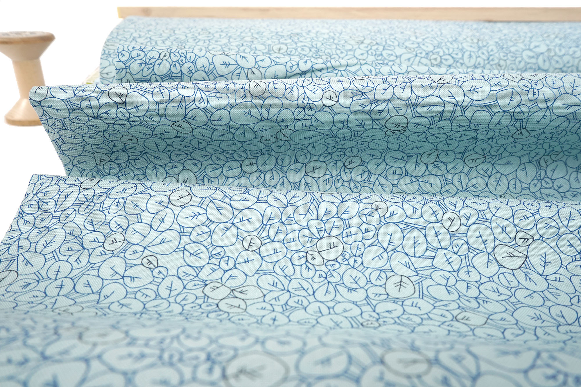 Robert Kaufman collection CF Fog by Carolyn Friedlander • blau