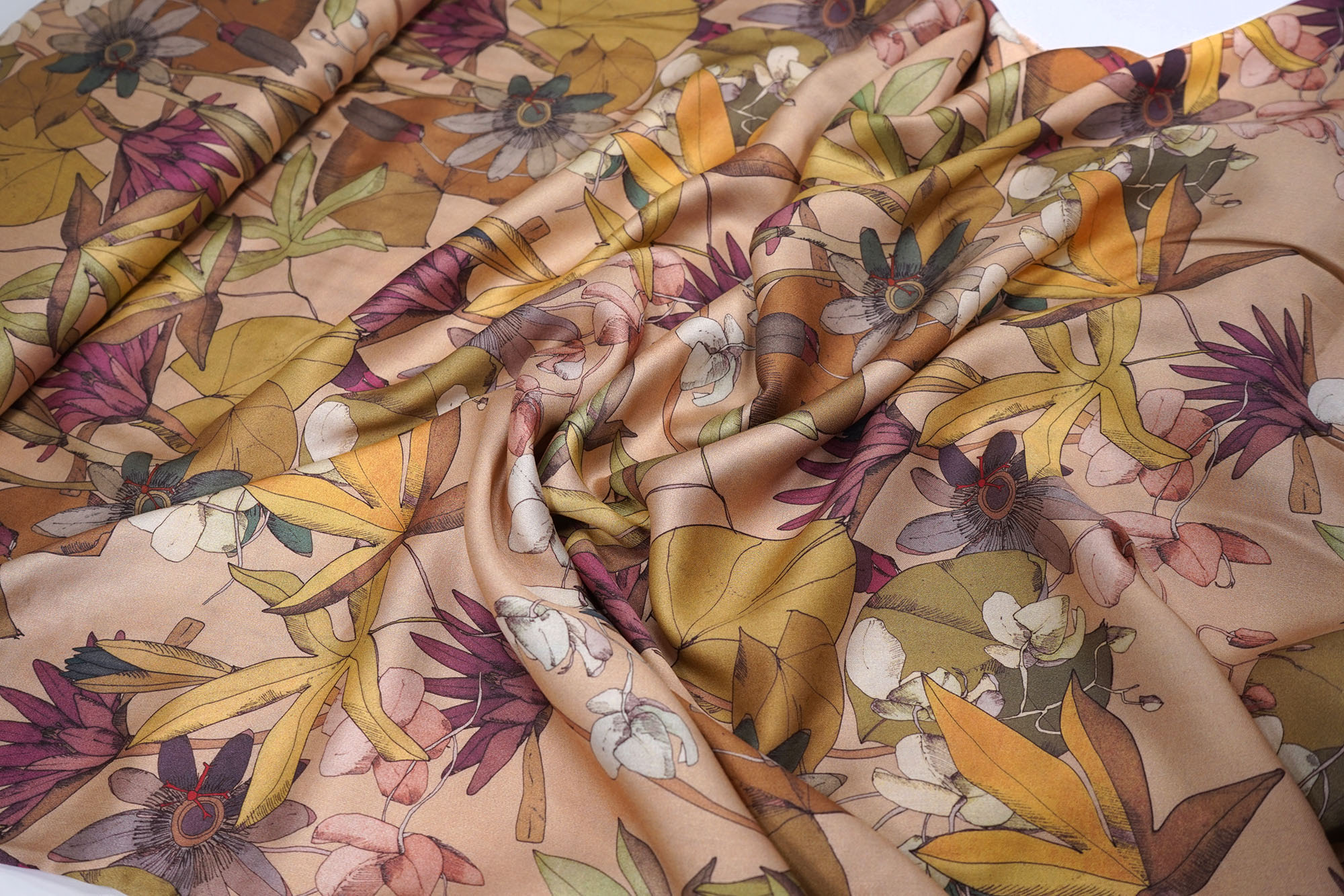 C. PAULI • Tropical Flowers • Viskose-Satin • EcoVero™