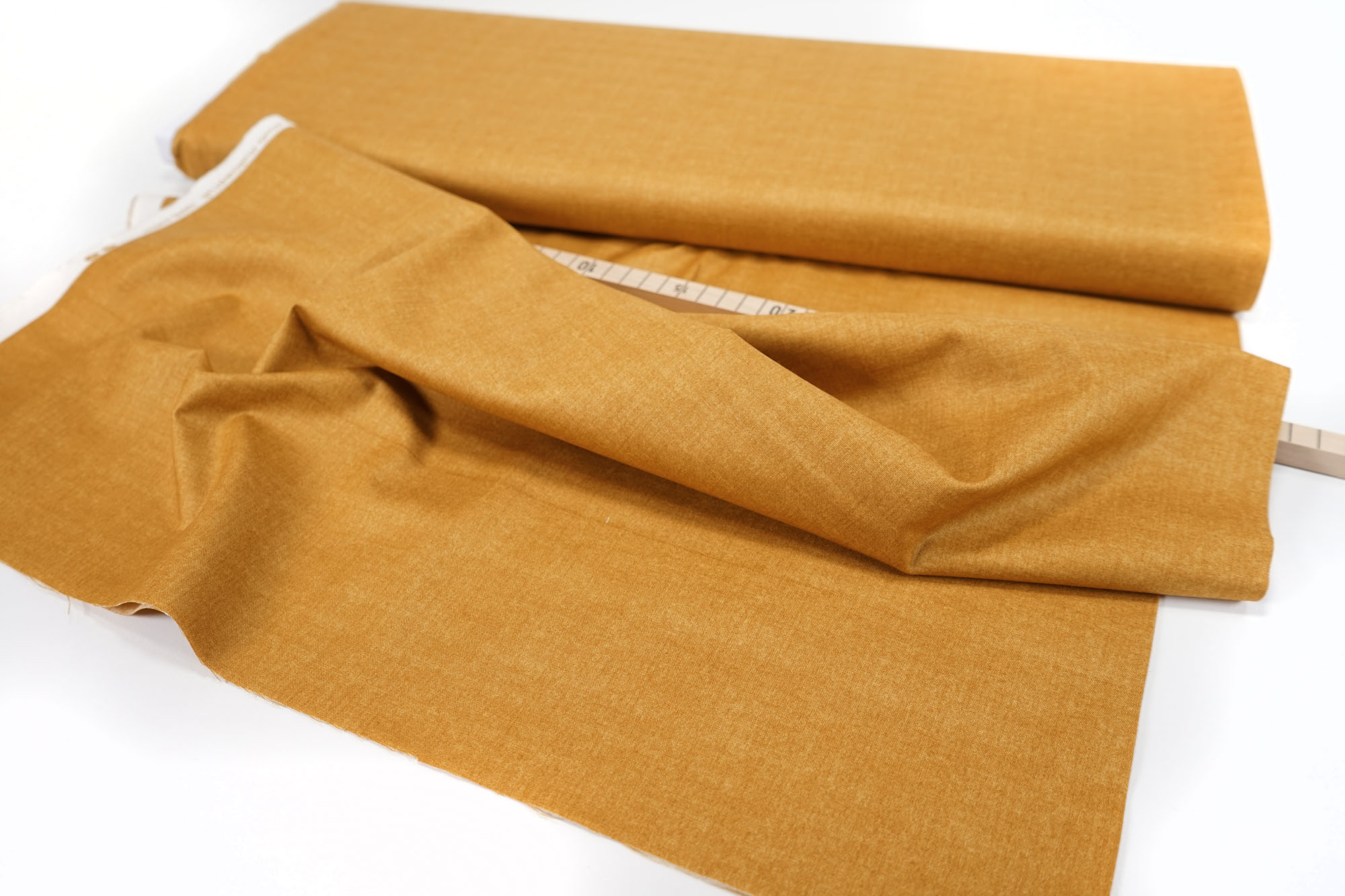 makower • Linen Texture • Goldfinch 1473/Y26