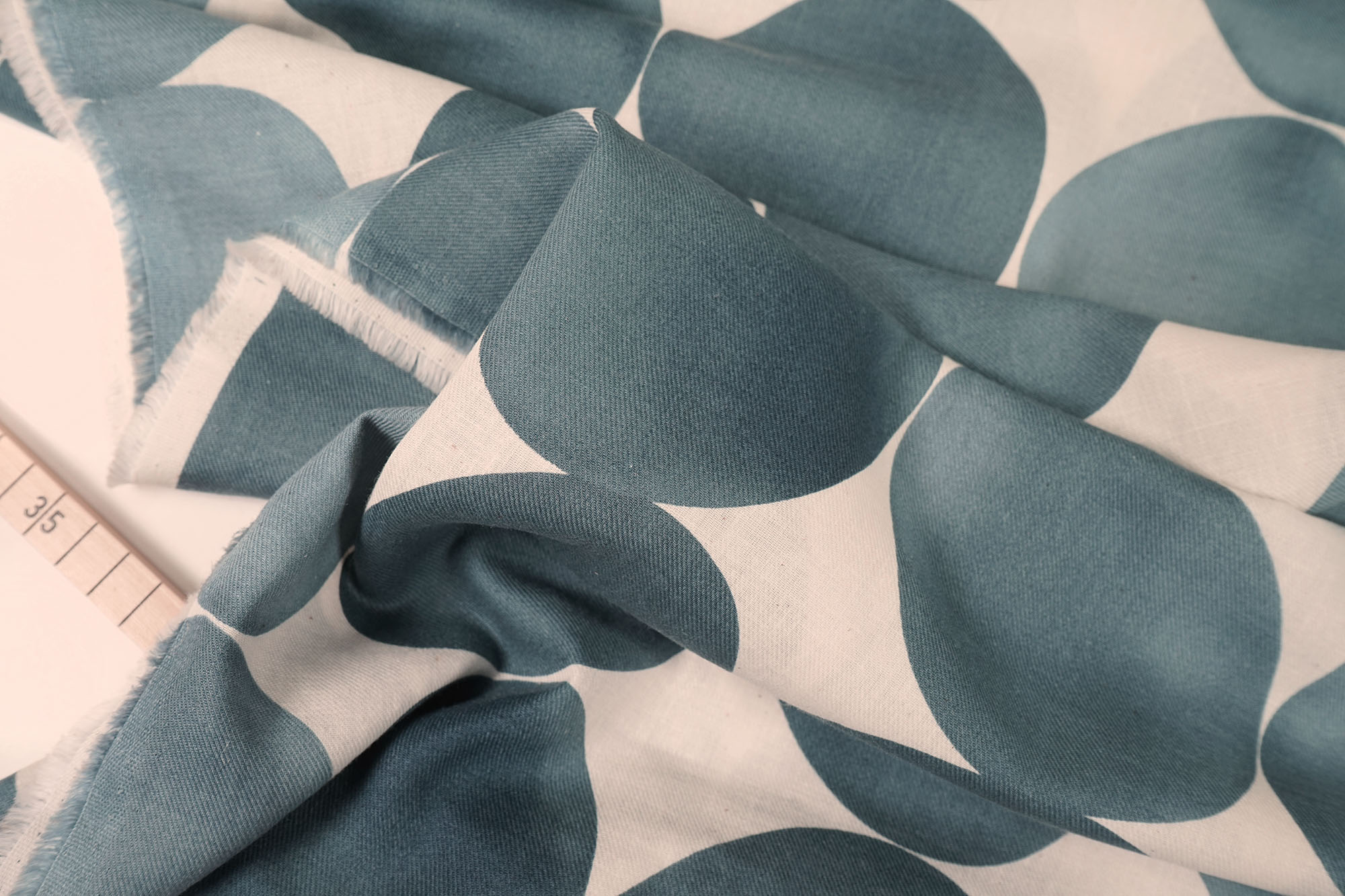 KOKKA • Big Blue Dots • Baumwoll-Leinentwill