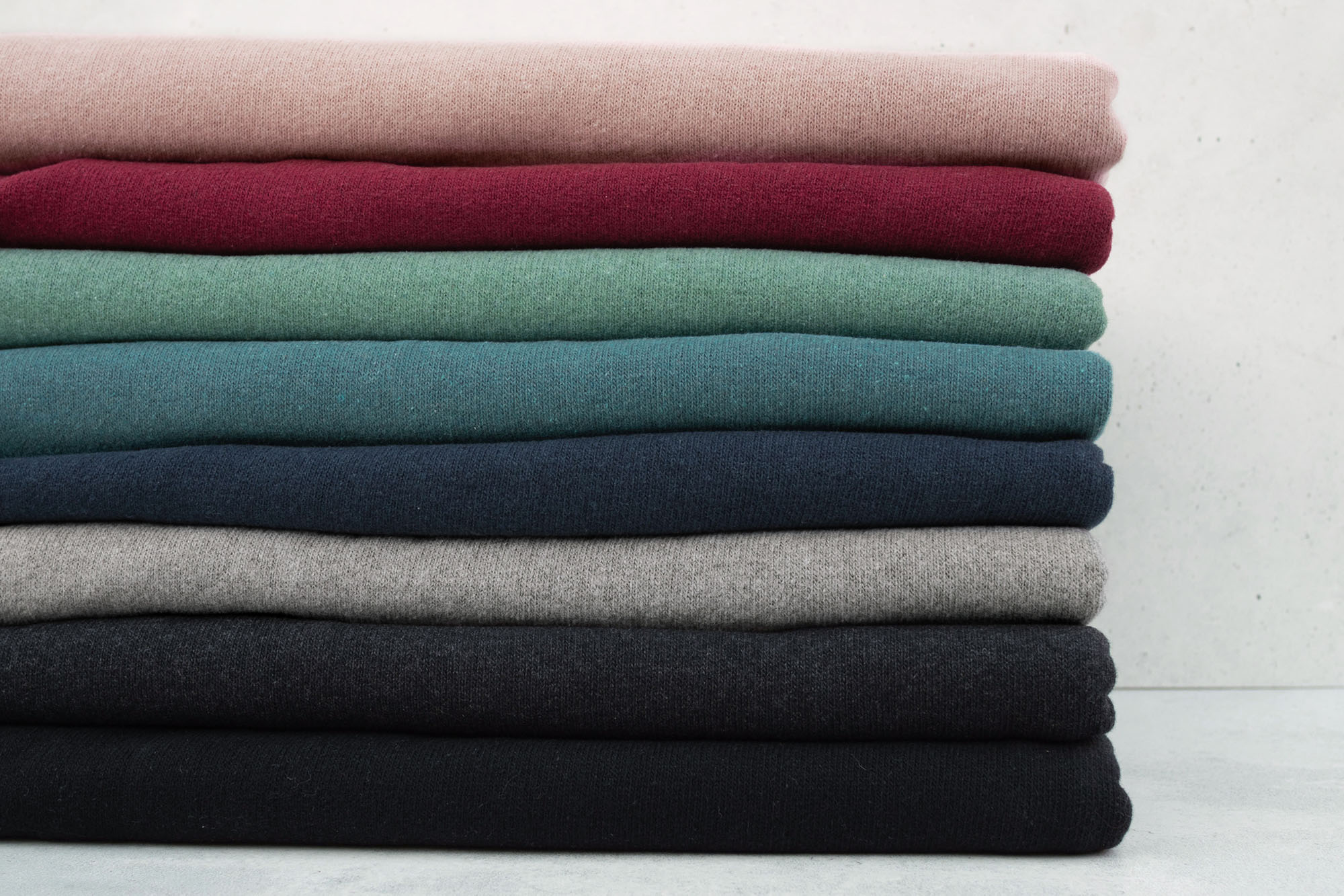 Strickstoff Bono • angeraut • uni • rauchblau • made in Italy