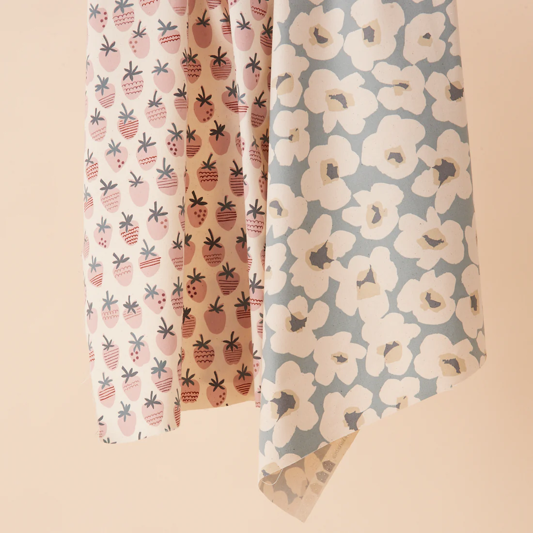 KOKKA • Linnea Flower • Oxford Fabric • Cream on Steel