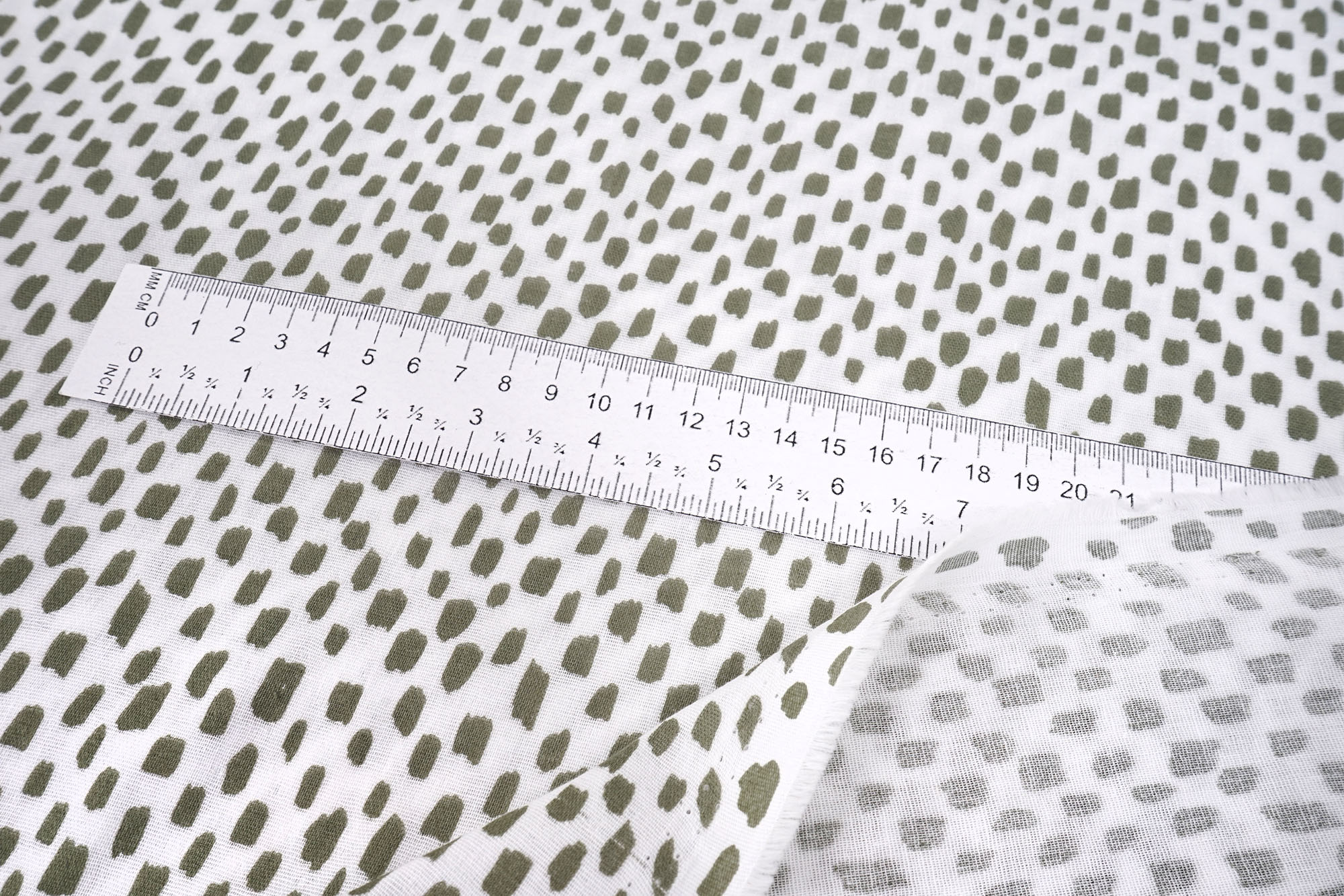 Bio-Musselin Double Gauze squares oliv auf weiß