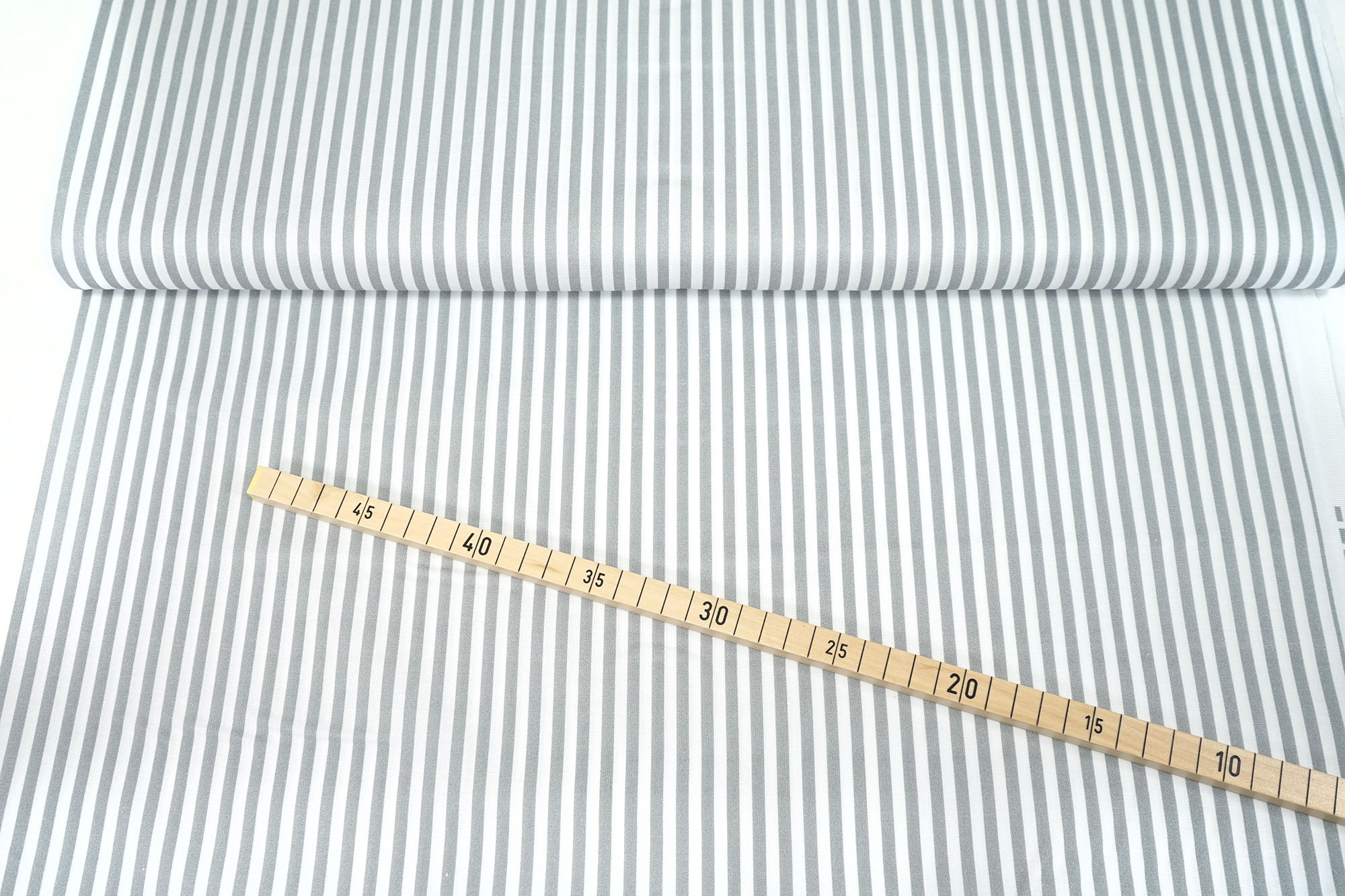 Patchworkstoff • Essentials • Stripes • hellgrau