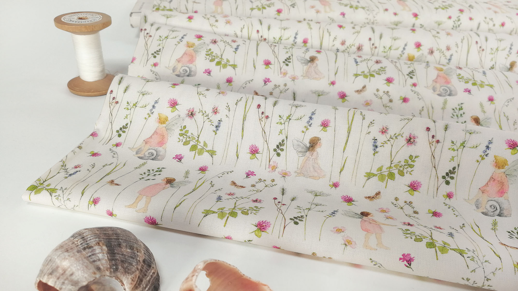 acufactum Baumwollstoff Elfengarten rosa auf weiß by Daniela Drescher