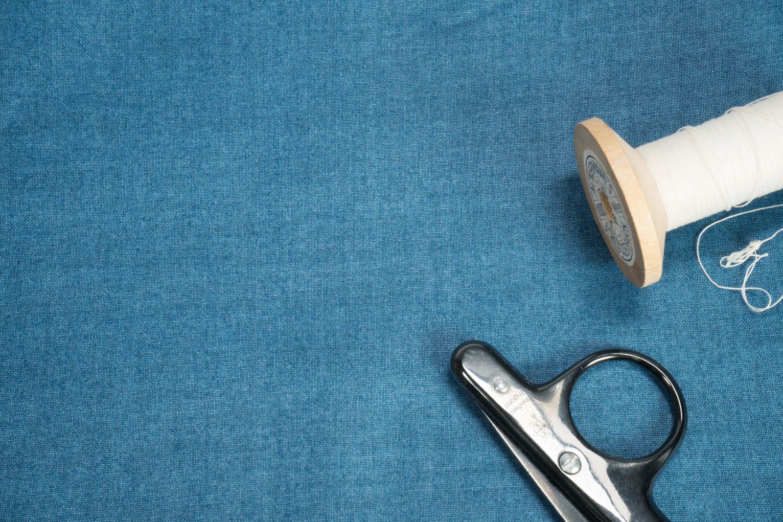 makower Linen Texture 60 Shades Denim 1473 B7