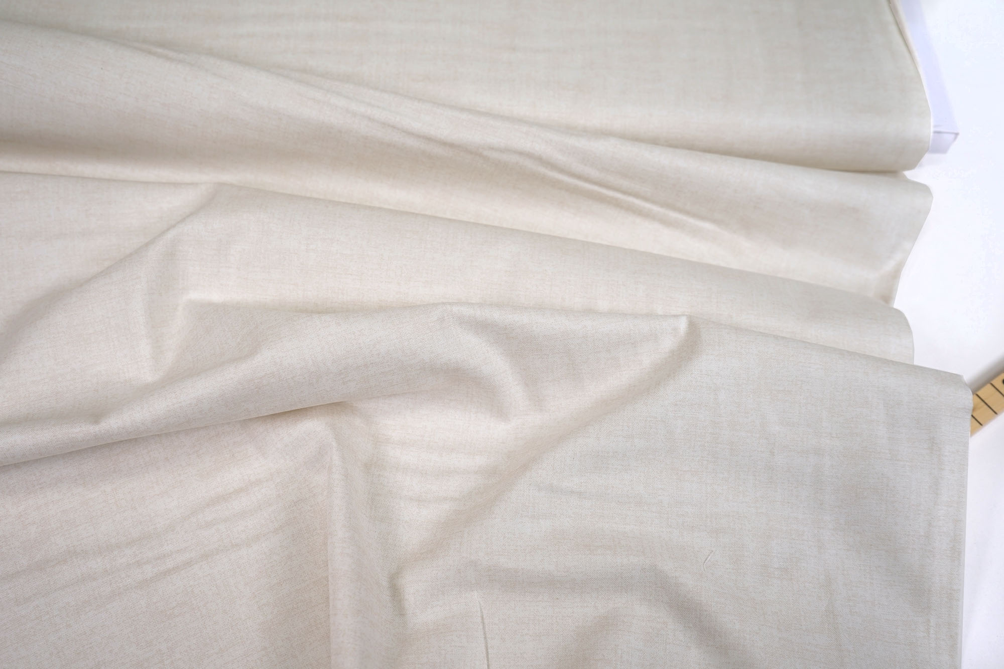 makower • Linen Texture • White on White 1473/W1