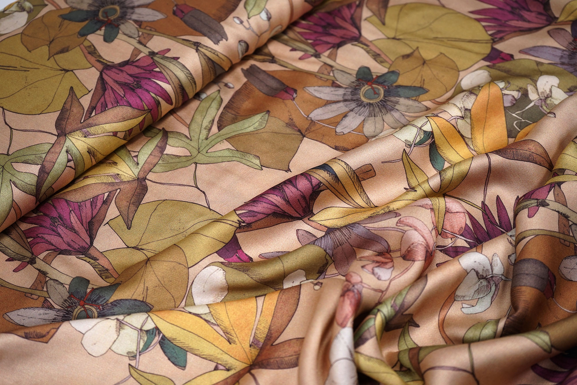 C. PAULI • Tropical Flowers • Viskose-Satin • EcoVero™
