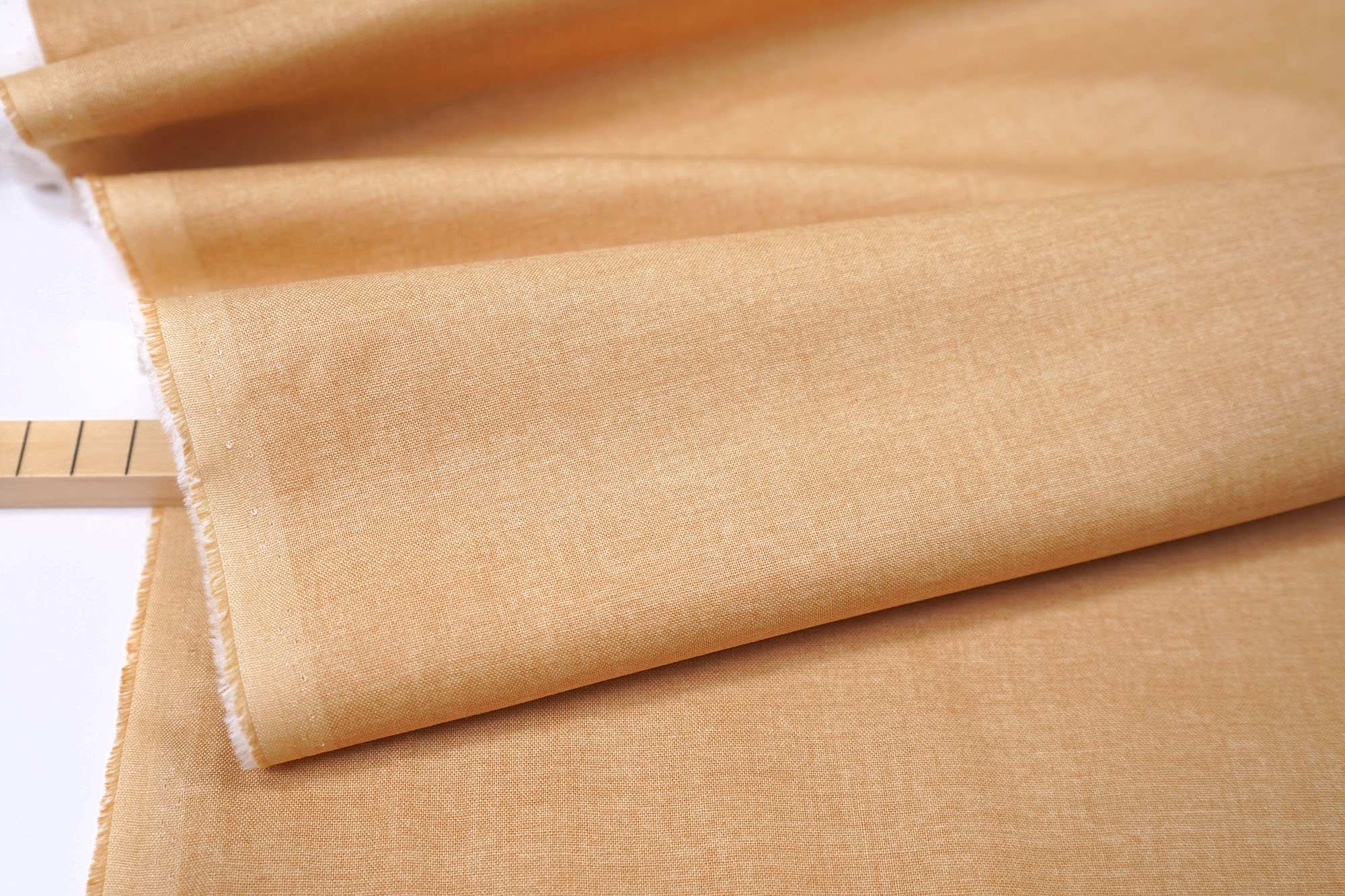 makower • Linen Texture • Maize 1473/Q5